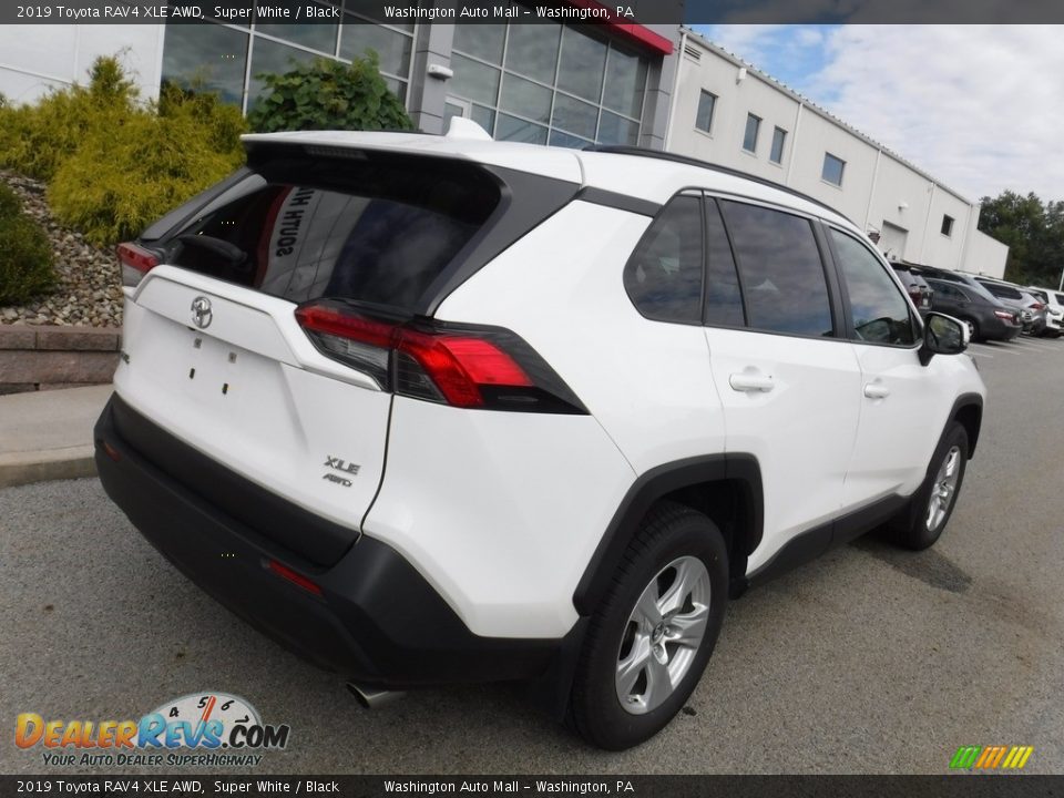 2019 Toyota RAV4 XLE AWD Super White / Black Photo #16