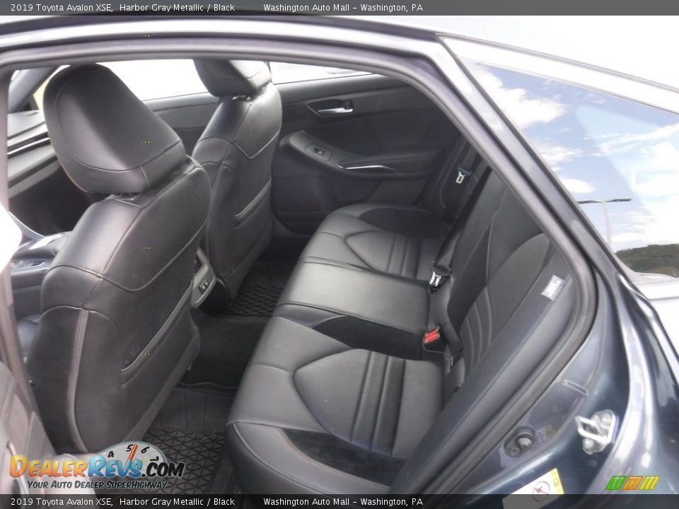 Rear Seat of 2019 Toyota Avalon XSE Photo #25