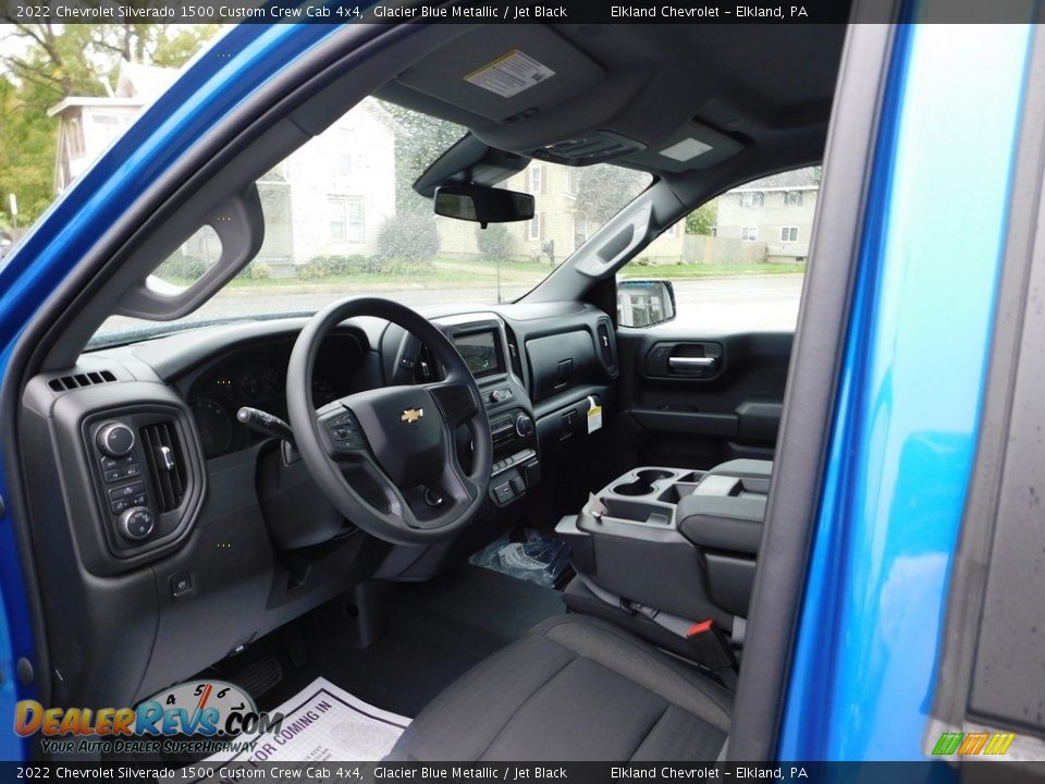 2022 Chevrolet Silverado 1500 Custom Crew Cab 4x4 Glacier Blue Metallic / Jet Black Photo #16