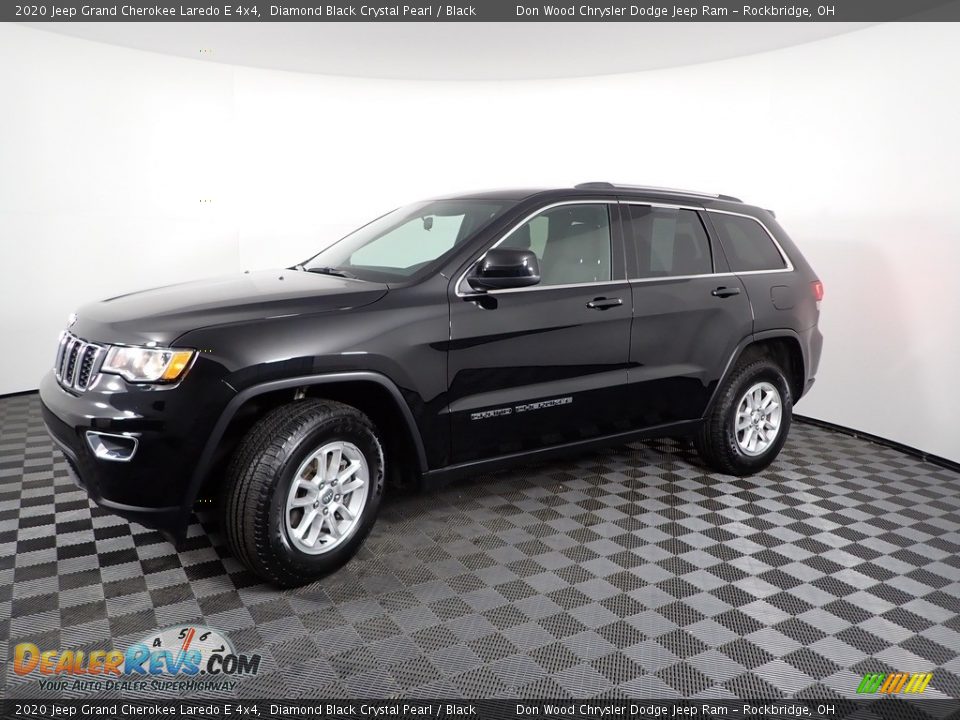 2020 Jeep Grand Cherokee Laredo E 4x4 Diamond Black Crystal Pearl / Black Photo #6