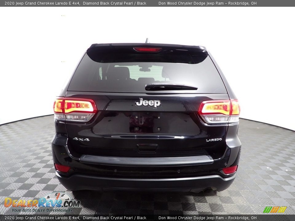 2020 Jeep Grand Cherokee Laredo E 4x4 Diamond Black Crystal Pearl / Black Photo #8