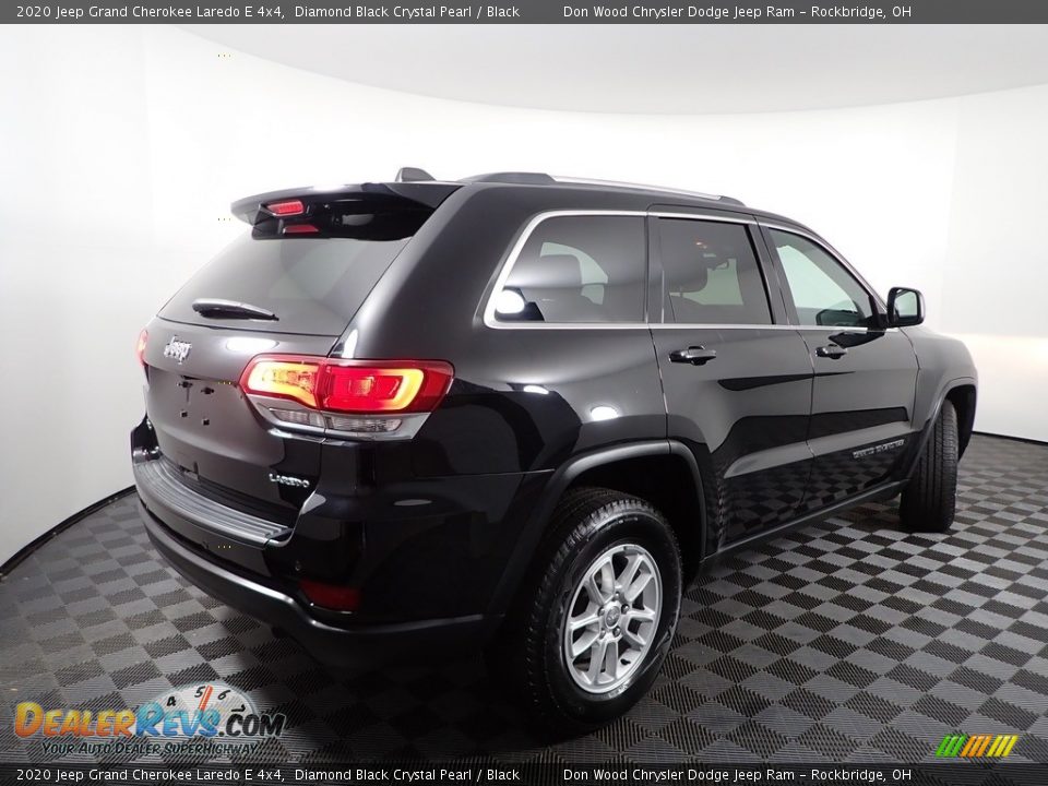 2020 Jeep Grand Cherokee Laredo E 4x4 Diamond Black Crystal Pearl / Black Photo #11