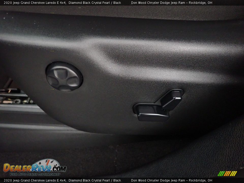 2020 Jeep Grand Cherokee Laredo E 4x4 Diamond Black Crystal Pearl / Black Photo #14