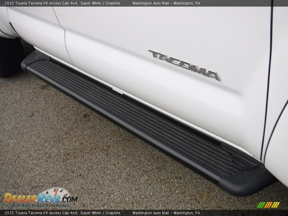 2015 Toyota Tacoma V6 Access Cab 4x4 Super White / Graphite Photo #10
