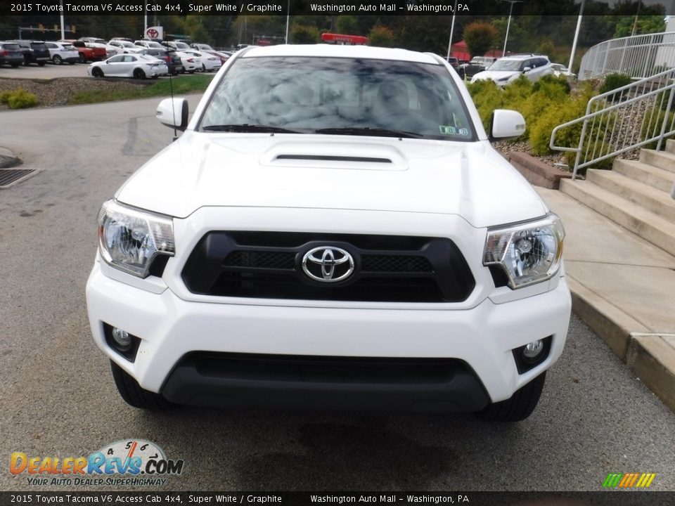 2015 Toyota Tacoma V6 Access Cab 4x4 Super White / Graphite Photo #11