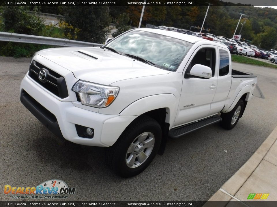 2015 Toyota Tacoma V6 Access Cab 4x4 Super White / Graphite Photo #12