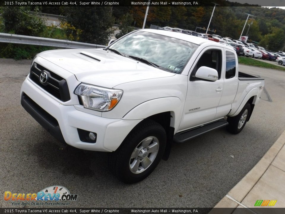 2015 Toyota Tacoma V6 Access Cab 4x4 Super White / Graphite Photo #12