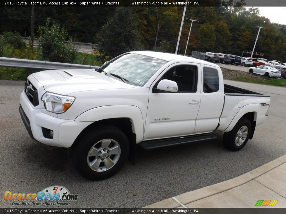 2015 Toyota Tacoma V6 Access Cab 4x4 Super White / Graphite Photo #13