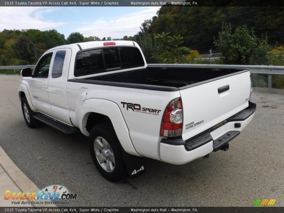 2015 Toyota Tacoma V6 Access Cab 4x4 Super White / Graphite Photo #14