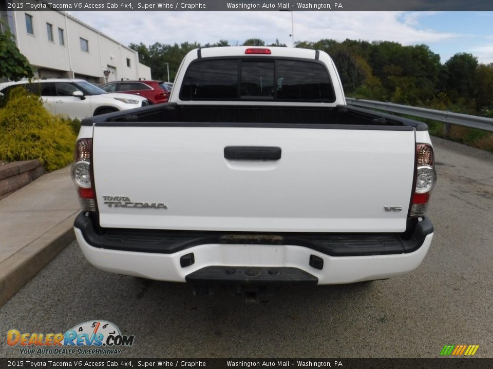 2015 Toyota Tacoma V6 Access Cab 4x4 Super White / Graphite Photo #15