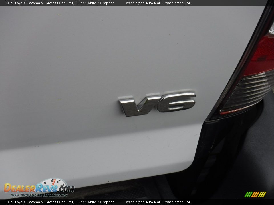 2015 Toyota Tacoma V6 Access Cab 4x4 Super White / Graphite Photo #16
