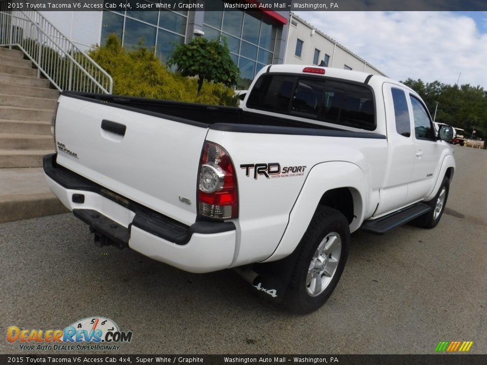 2015 Toyota Tacoma V6 Access Cab 4x4 Super White / Graphite Photo #17