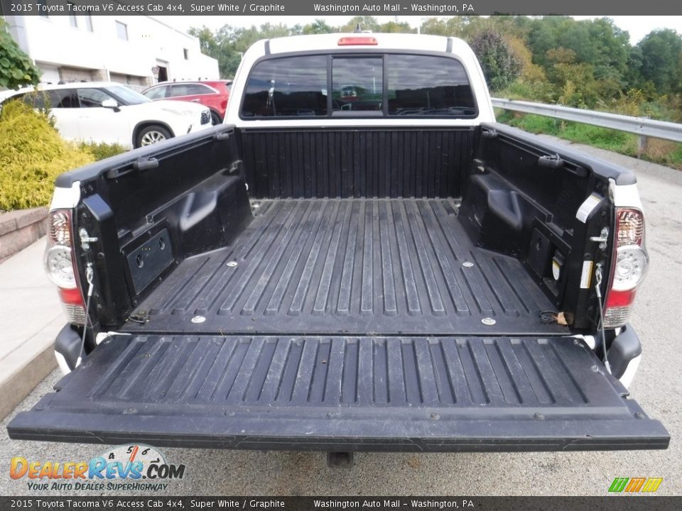 2015 Toyota Tacoma V6 Access Cab 4x4 Super White / Graphite Photo #18