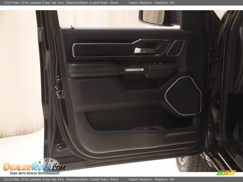 2019 Ram 1500 Laramie Crew Cab 4x4 Diamond Black Crystal Pearl / Black Photo #4