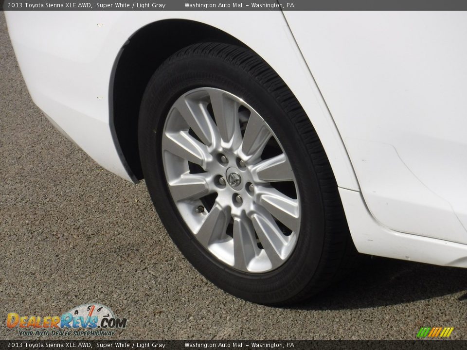 2013 Toyota Sienna XLE AWD Super White / Light Gray Photo #11