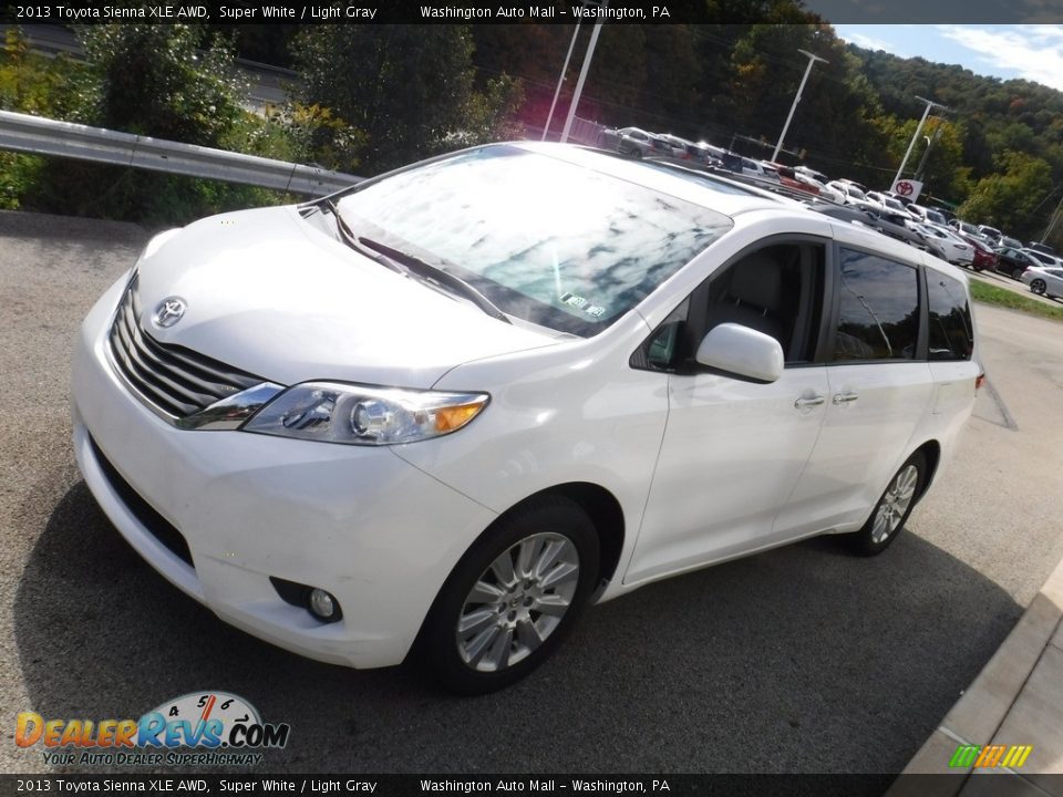 2013 Toyota Sienna XLE AWD Super White / Light Gray Photo #13