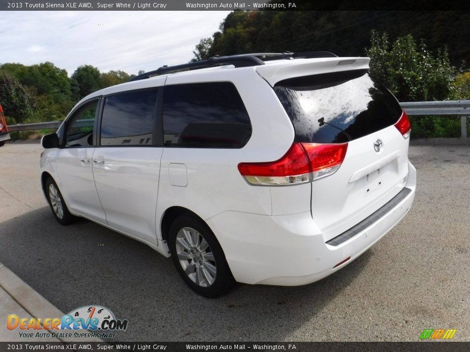 2013 Toyota Sienna XLE AWD Super White / Light Gray Photo #14