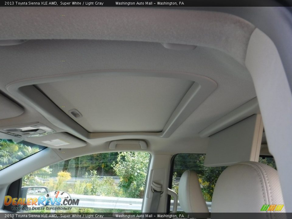 2013 Toyota Sienna XLE AWD Super White / Light Gray Photo #18