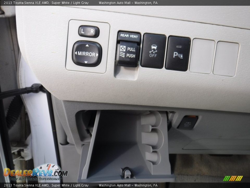 2013 Toyota Sienna XLE AWD Super White / Light Gray Photo #20