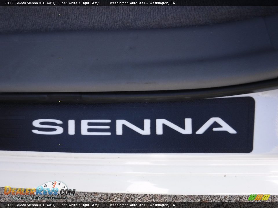 2013 Toyota Sienna XLE AWD Super White / Light Gray Photo #24