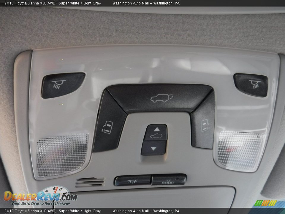 2013 Toyota Sienna XLE AWD Super White / Light Gray Photo #27