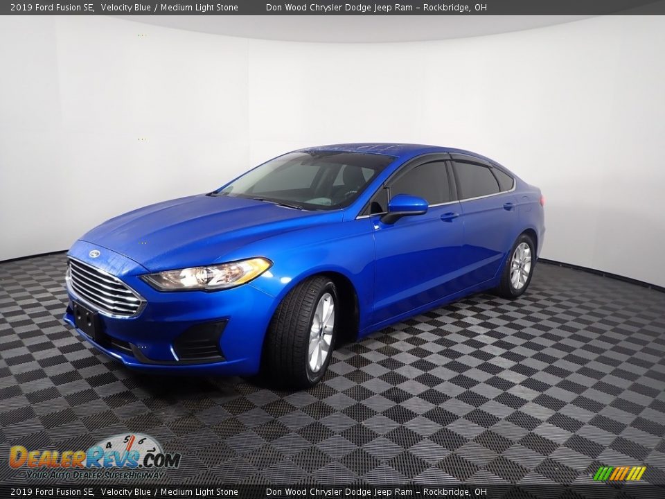 2019 Ford Fusion SE Velocity Blue / Medium Light Stone Photo #5