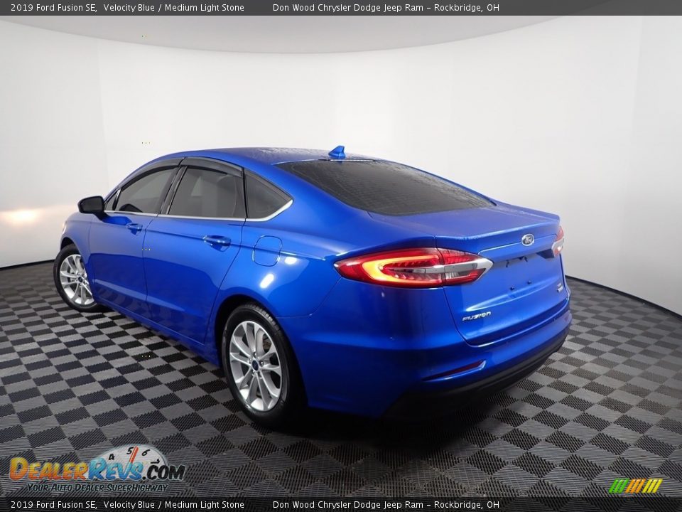 2019 Ford Fusion SE Velocity Blue / Medium Light Stone Photo #6