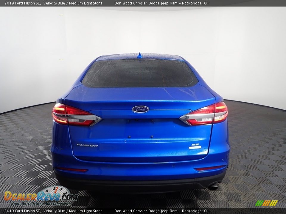 2019 Ford Fusion SE Velocity Blue / Medium Light Stone Photo #7