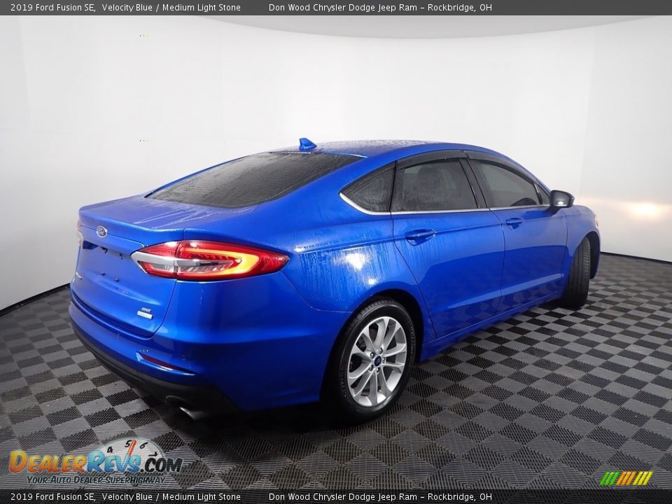 2019 Ford Fusion SE Velocity Blue / Medium Light Stone Photo #10