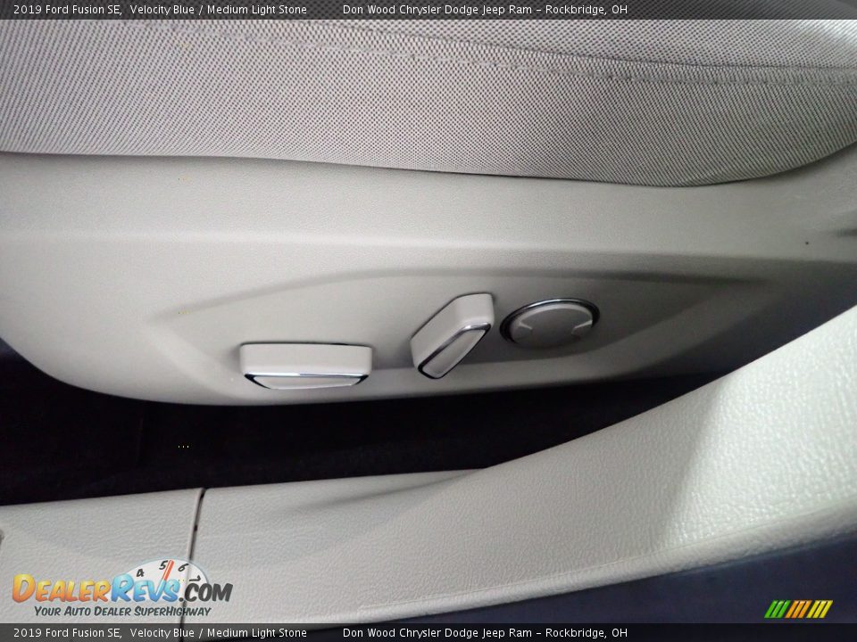2019 Ford Fusion SE Velocity Blue / Medium Light Stone Photo #13