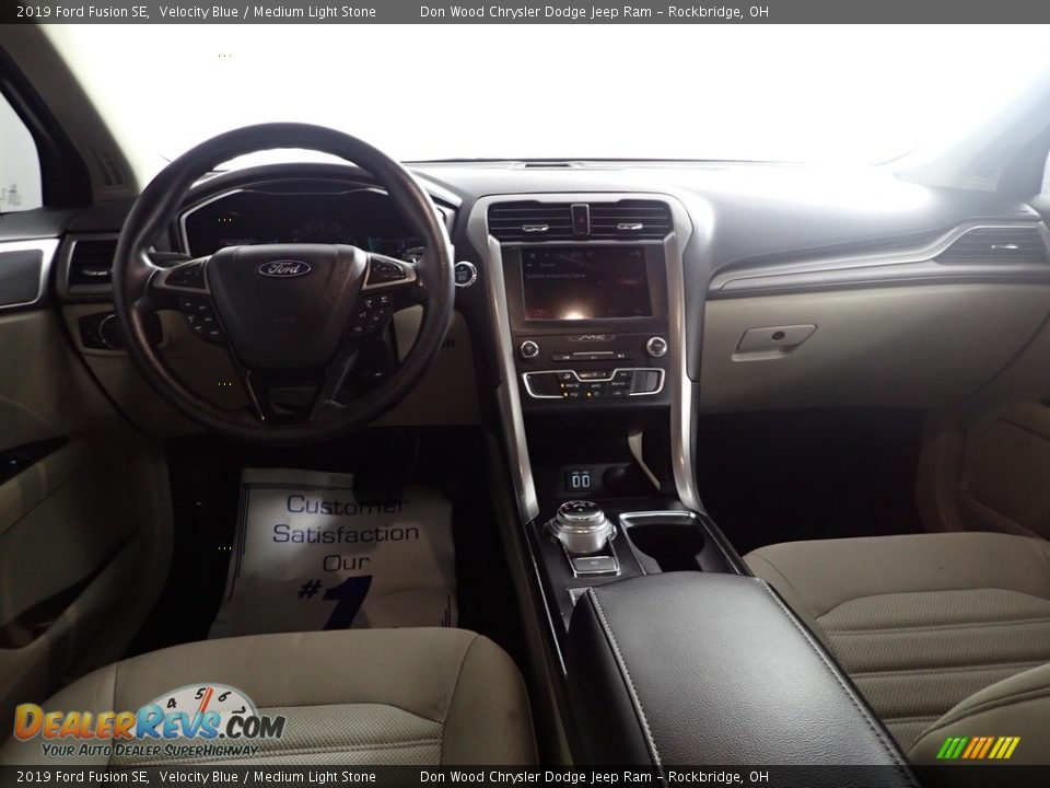 2019 Ford Fusion SE Velocity Blue / Medium Light Stone Photo #24