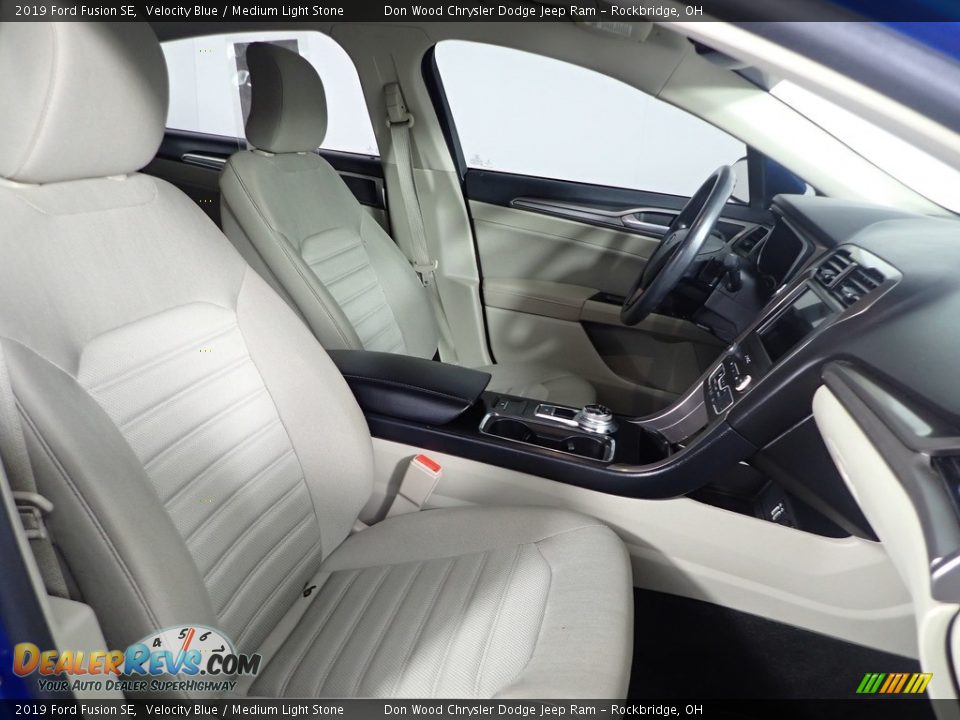 2019 Ford Fusion SE Velocity Blue / Medium Light Stone Photo #26