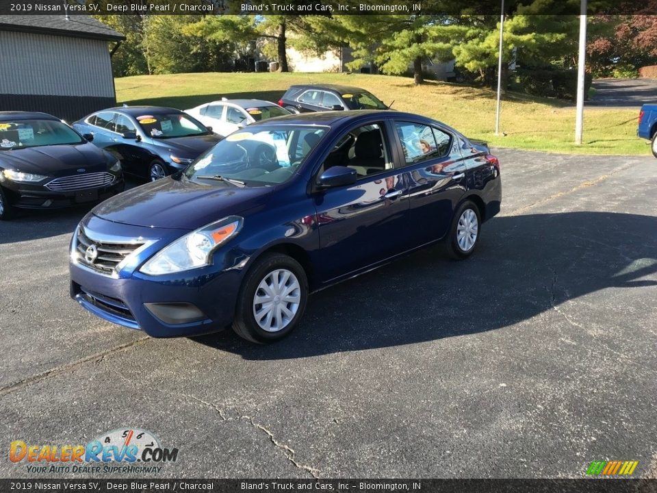 2019 Nissan Versa SV Deep Blue Pearl / Charcoal Photo #2