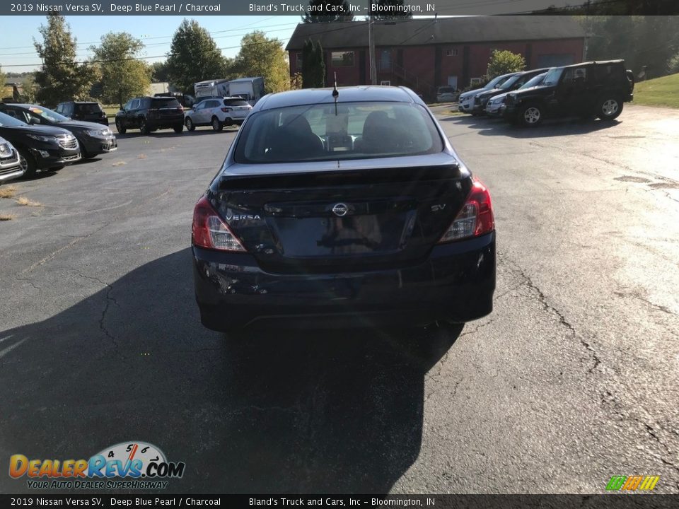 2019 Nissan Versa SV Deep Blue Pearl / Charcoal Photo #7