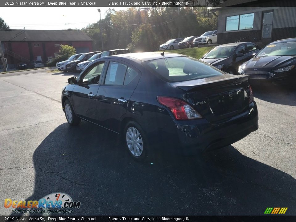 2019 Nissan Versa SV Deep Blue Pearl / Charcoal Photo #8