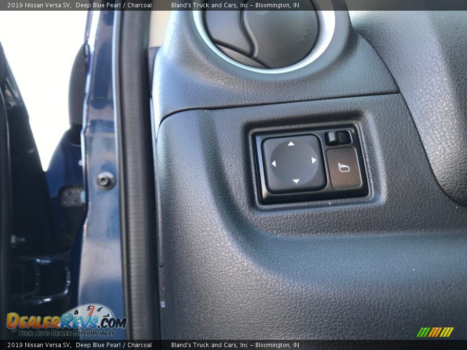 2019 Nissan Versa SV Deep Blue Pearl / Charcoal Photo #12