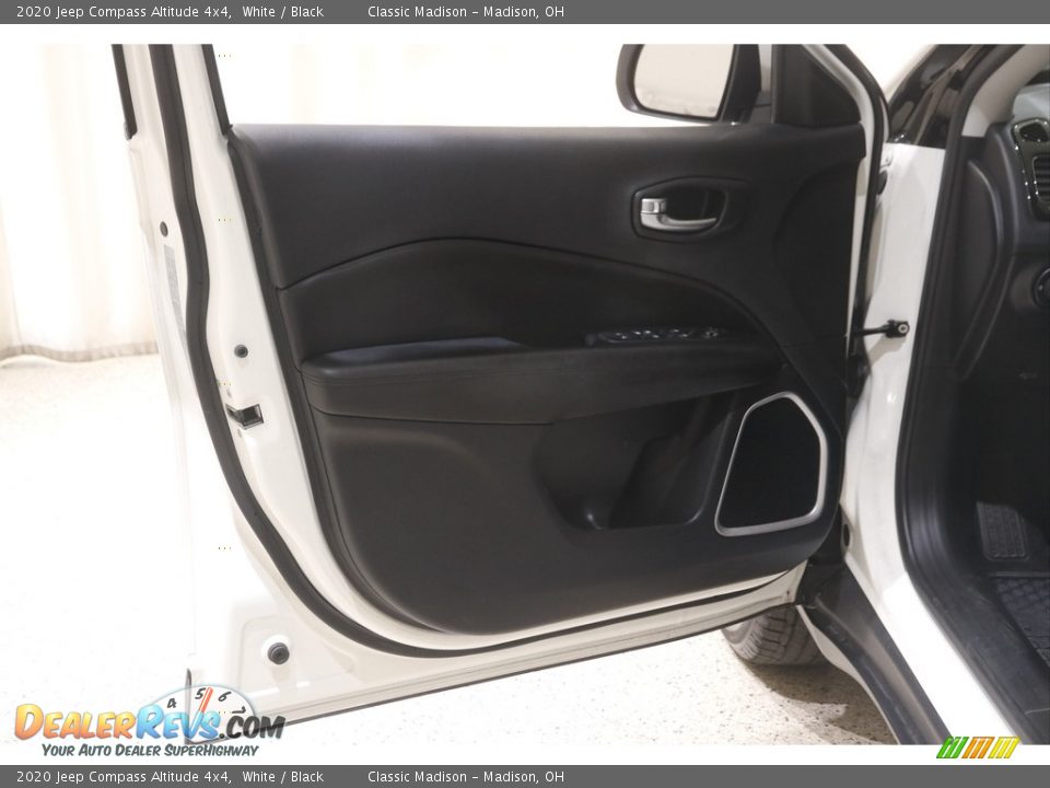 2020 Jeep Compass Altitude 4x4 White / Black Photo #4