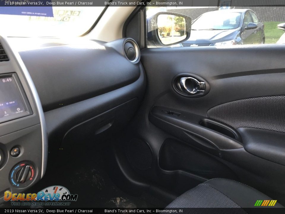 2019 Nissan Versa SV Deep Blue Pearl / Charcoal Photo #21