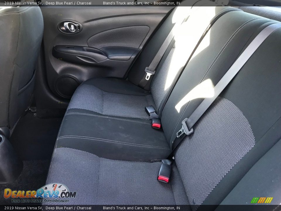 2019 Nissan Versa SV Deep Blue Pearl / Charcoal Photo #23