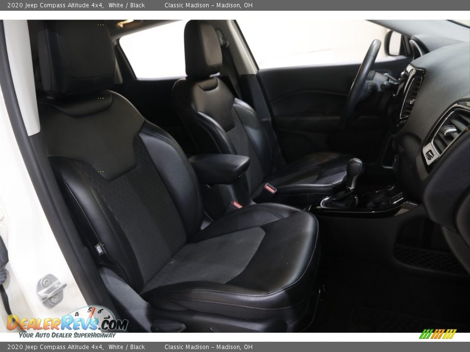 2020 Jeep Compass Altitude 4x4 White / Black Photo #17