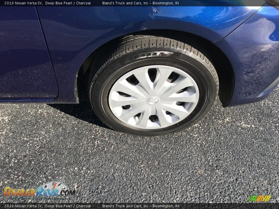 2019 Nissan Versa SV Deep Blue Pearl / Charcoal Photo #28