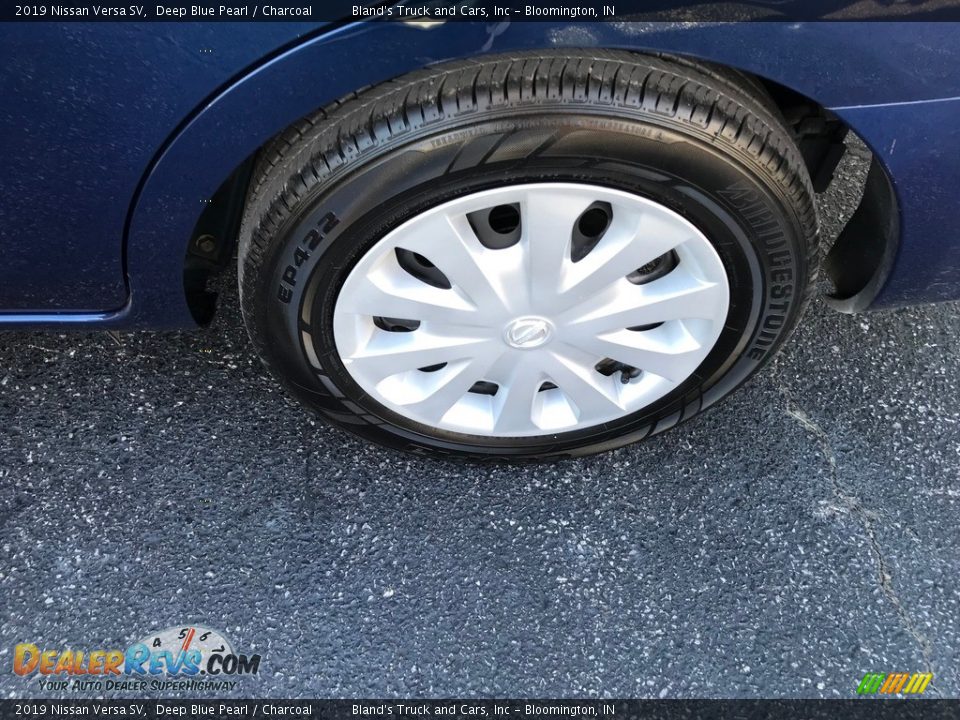 2019 Nissan Versa SV Deep Blue Pearl / Charcoal Photo #30