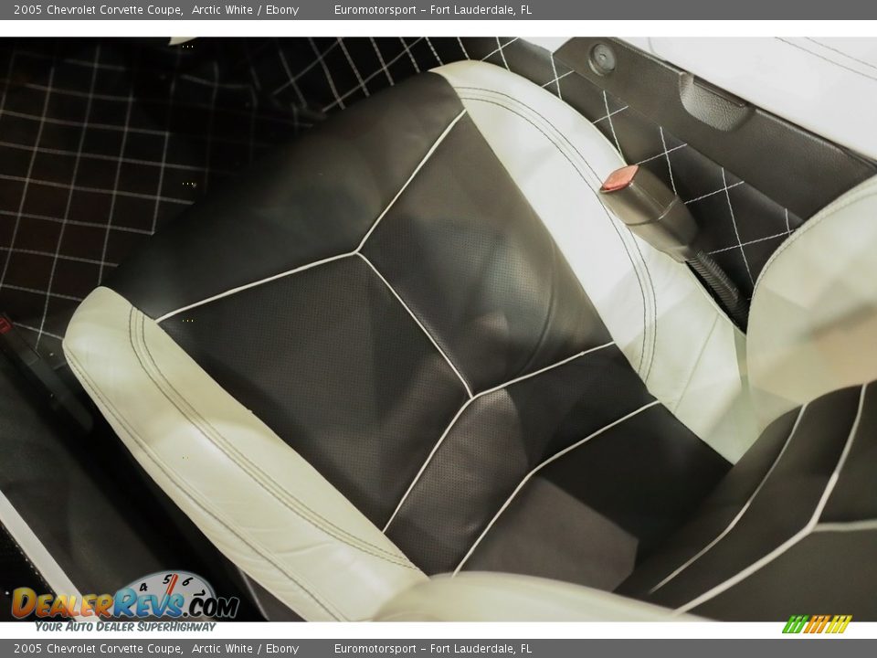 2005 Chevrolet Corvette Coupe Arctic White / Ebony Photo #16