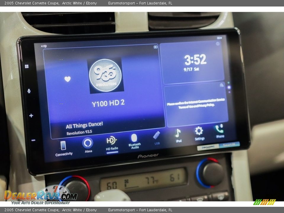 2005 Chevrolet Corvette Coupe Arctic White / Ebony Photo #21