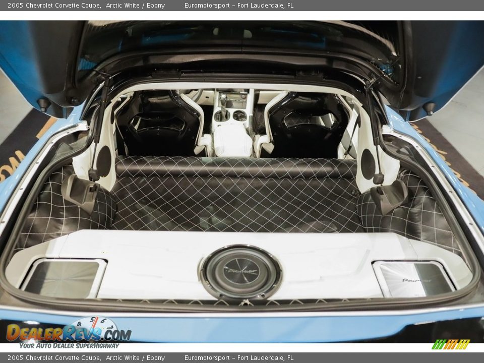 2005 Chevrolet Corvette Coupe Arctic White / Ebony Photo #24