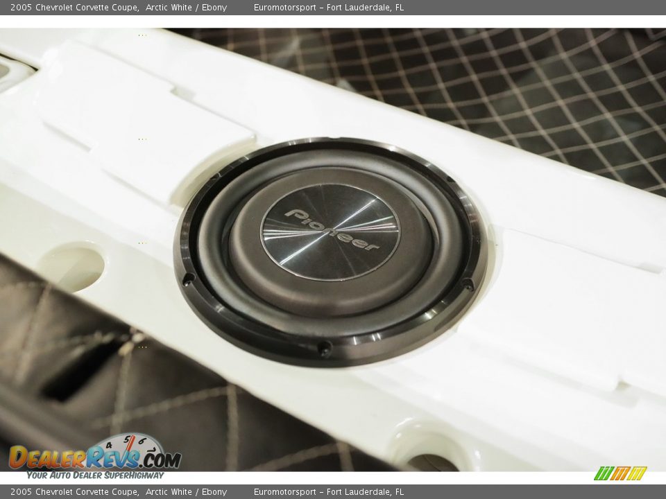 2005 Chevrolet Corvette Coupe Arctic White / Ebony Photo #25