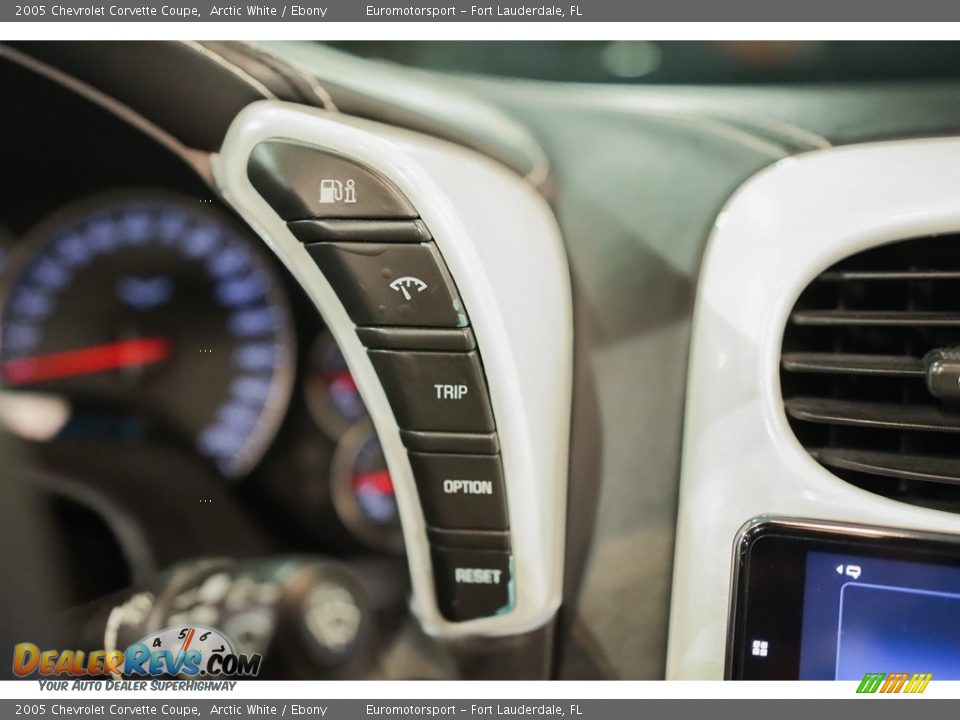 2005 Chevrolet Corvette Coupe Arctic White / Ebony Photo #26