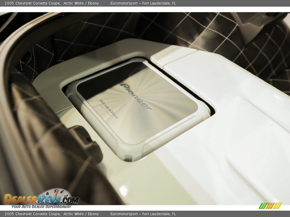 2005 Chevrolet Corvette Coupe Arctic White / Ebony Photo #27