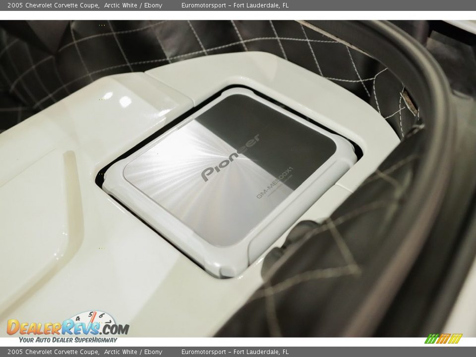 2005 Chevrolet Corvette Coupe Arctic White / Ebony Photo #28