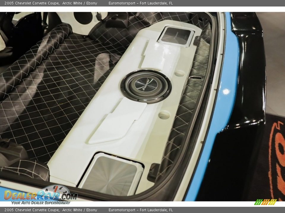 2005 Chevrolet Corvette Coupe Arctic White / Ebony Photo #29